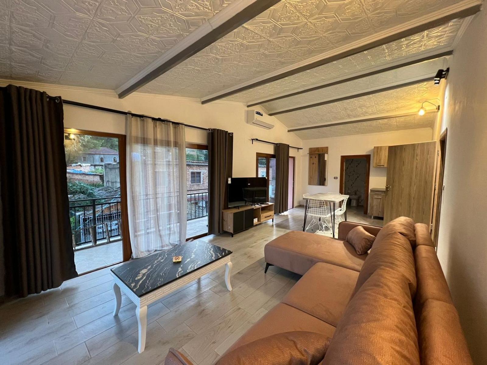 Sajmir Suites Permet Exterior photo